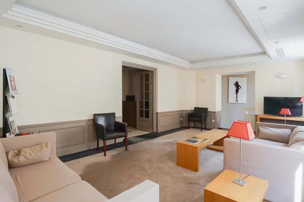 Bureau Paris 8 e