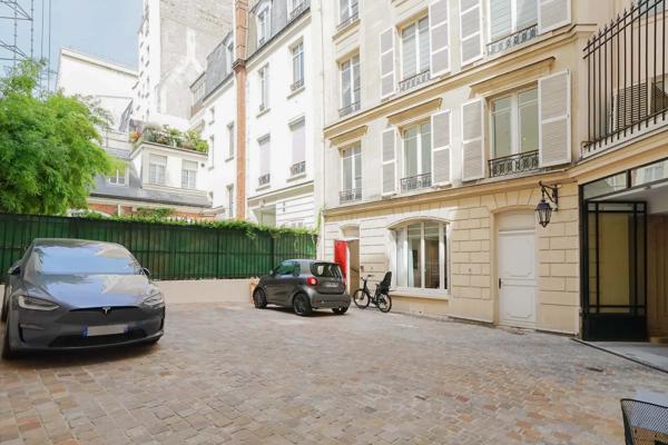 Bureau Paris 8 e