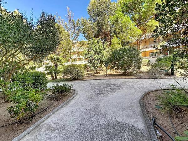 Vente                                                      Appartement
                        
                     2 pièces                      43 m2                     à Calvi