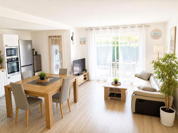 Maison  4 pièce(s) 90 m2 avec extérieur et panneaux solaires