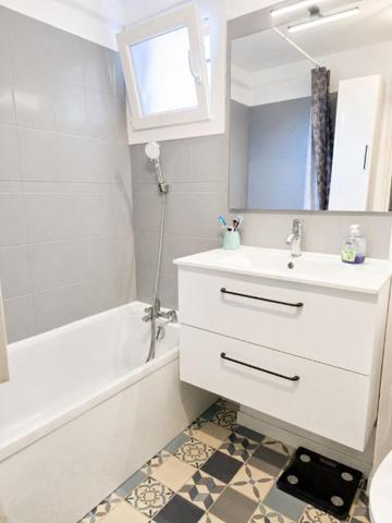 Maison  4 pièce(s) 90 m2 avec extérieur et panneaux solaires