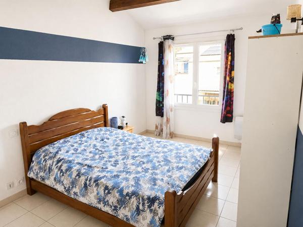 Maison  4 pièce(s) 90 m2 avec extérieur et panneaux solaires