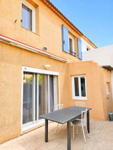 Maison  4 pièce(s) 90 m2 avec extérieur et panneaux solaires