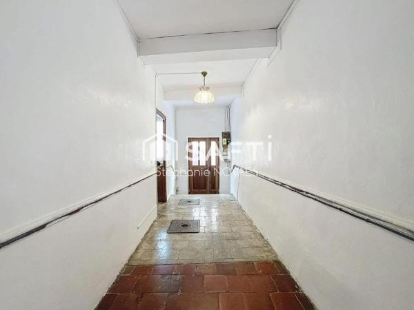 A rénover !! Maison de village de 180 m², avec terrasse et immense garage de 100 m² - fort potentiel !