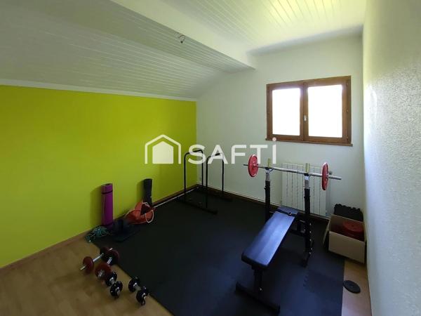 Maison individuelle 112m² terrain environ 18 ares