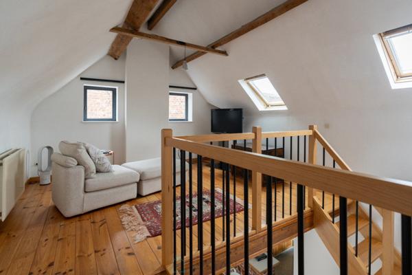 Maison pleine de charme avec son annexe indépendante.