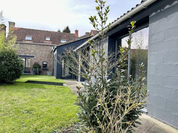 Maison pleine de charme avec son annexe indépendante.