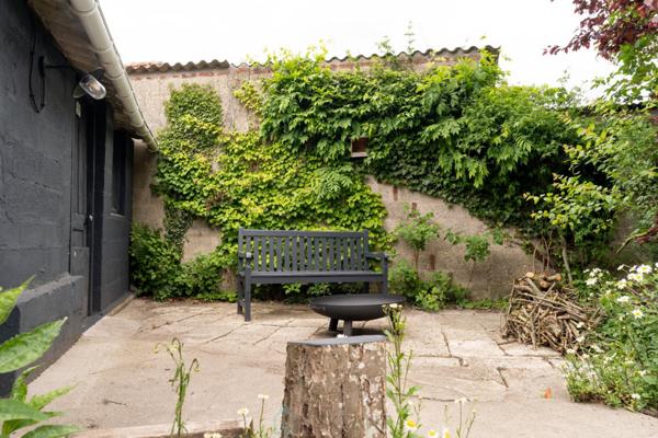 Maison pleine de charme avec son annexe indépendante.