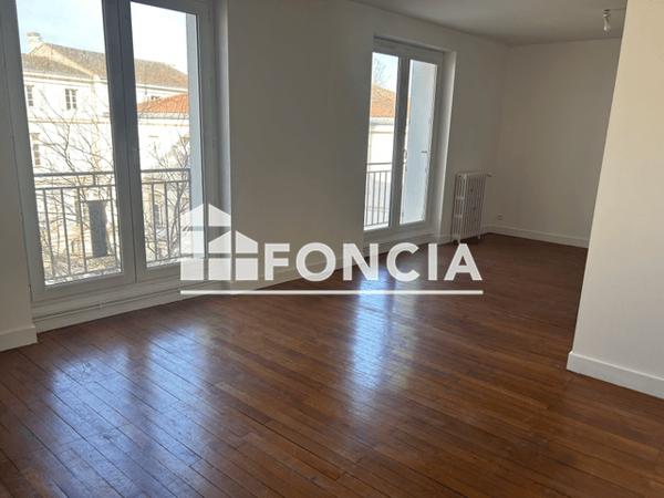 Location Appartement 3 pièces 63.33 m² - 3ème ETAGE - PORTE 3 Niort 79000