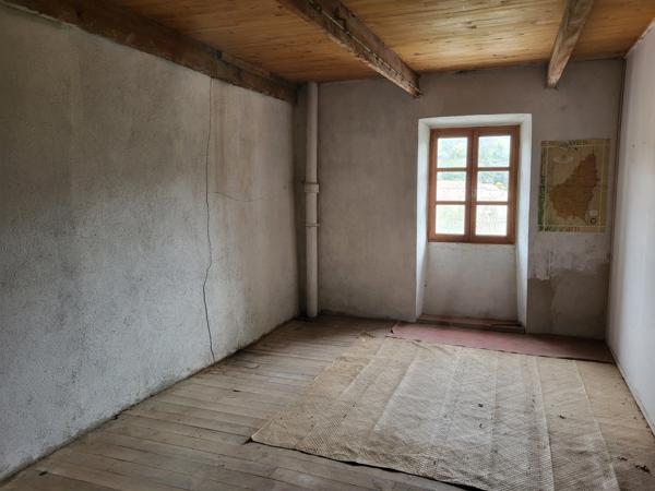 Grande maison avec un garage, un jardin sur une parcelle de 740m² + un terrain 200 m² proche mais non attenant