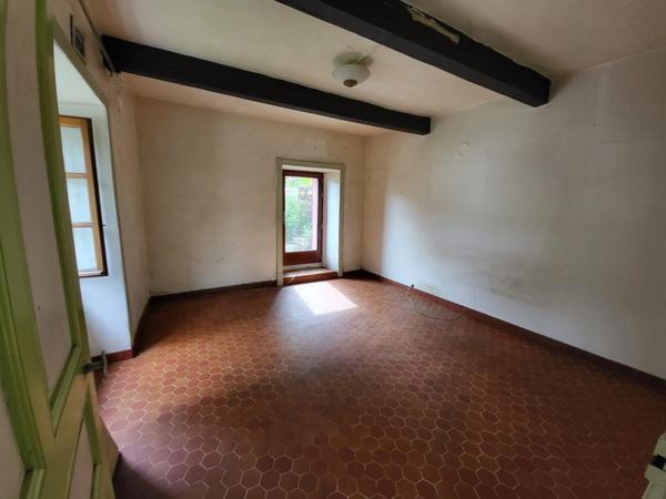 Grande maison avec un garage, un jardin sur une parcelle de 740m² + un terrain 200 m² proche mais non attenant