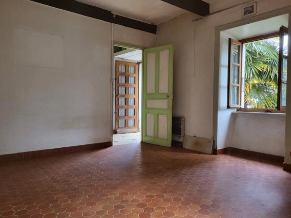 Grande maison avec un garage, un jardin sur une parcelle de 740m² + un terrain 200 m² proche mais non attenant