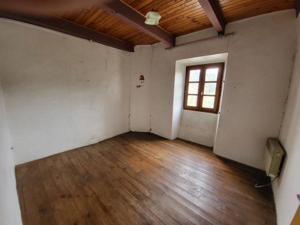 Grande maison avec un garage, un jardin sur une parcelle de 740m² + un terrain 200 m² proche mais non attenant