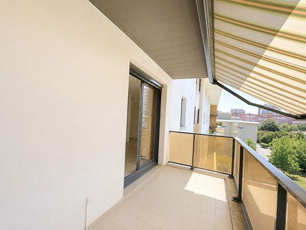 TOULOUSE -MINIMES "LES RAISINS" T3 climatisé avec balcon - ascenseur -et deux place de parking en sous-sol. , Toulouse