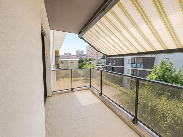 TOULOUSE -MINIMES "LES RAISINS" T3 climatisé avec balcon - ascenseur -et deux place de parking en sous-sol. , Toulouse