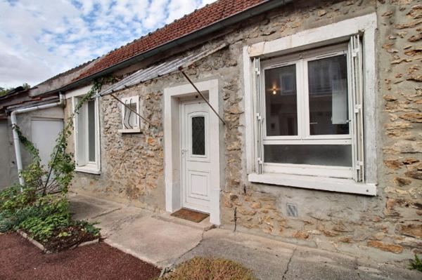 Maison Pringy 2 pièces 30 m2 - Centre ville - proche commerces, A6, écoles