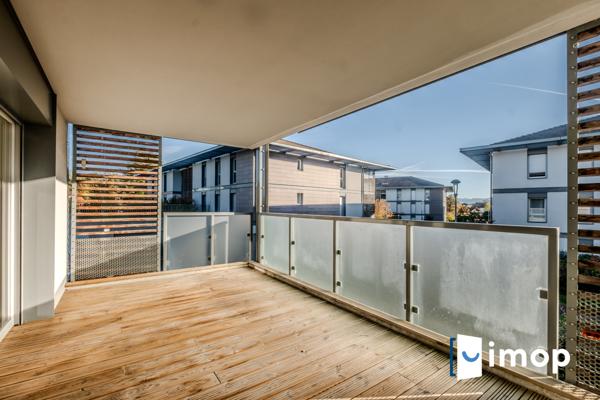 T3 au calme avec grande terrasse et garage proche frontière suisse