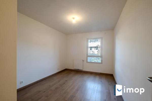 T3 au calme avec grande terrasse et garage proche frontière suisse