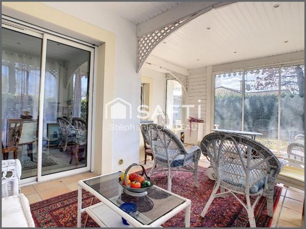 Secteur agréable et recherché, maison de 120 m2 + 25 m2 de véranda et 20 m2 de garage attenant sur un terrain de 750 m2