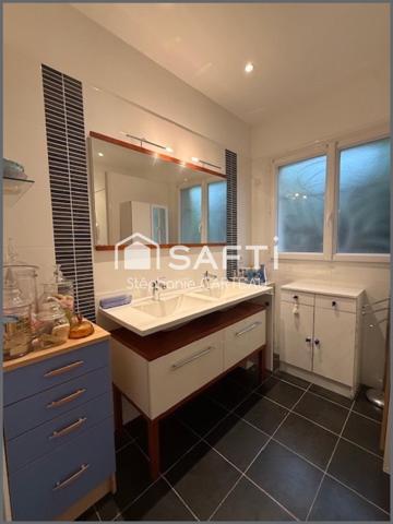 Secteur agréable et recherché, maison de 120 m2 + 25 m2 de véranda et 20 m2 de garage attenant sur un terrain de 750 m2