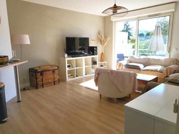 APPARTEMENT T3 AVEC 2 BALCONS ET PARKING EN SOUS-SOL