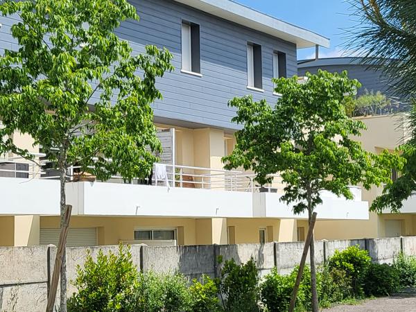 APPARTEMENT T3 AVEC 2 BALCONS ET PARKING EN SOUS-SOL