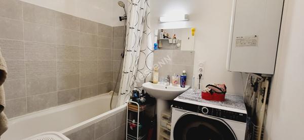 Orvault Cardo -Nantes Nord : Exclusivité ! En vente , Appartement T4 de 76 m², proche toutes commodités, résidence 2016 avec ascenseur, 3 chambres. Cave et parking couvert.