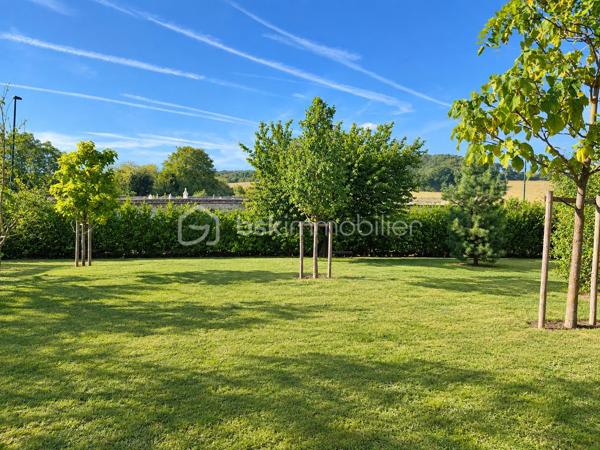 Terrain Constructible plat d'une surface de 755 m²
Viabilisation sur rue : le terrain est raccordable aux différents réseaux en bordure de rue
Réseaux disponibles :
Tout à l'égout
Eau
Électricité
Localisation : Commune de La Chapelle-sur-Oreuse
Environnement : secteur calme et arboré, idéal pour un cadre de vie paisible