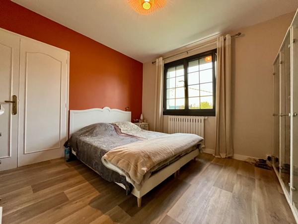 COMMEQUIERS Maison traditionnelle rénovée, 3 chambres, au calme .