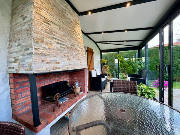 COMMEQUIERS Maison traditionnelle rénovée, 3 chambres, au calme .