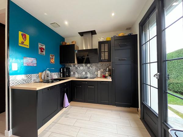 COMMEQUIERS Maison traditionnelle rénovée, 3 chambres, au calme .