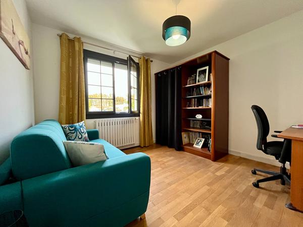 COMMEQUIERS Maison traditionnelle rénovée, 3 chambres, au calme .