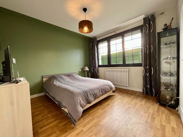 COMMEQUIERS Maison traditionnelle rénovée, 3 chambres, au calme .