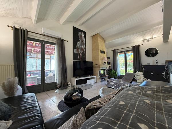 A vendre charmante VILLA de plain pied type 4 avec garage indépendant et terrain paysagé