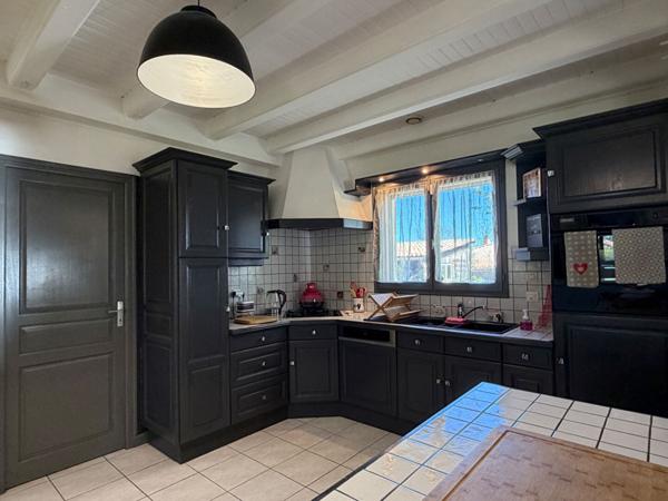 A vendre charmante VILLA de plain pied type 4 avec garage indépendant et terrain paysagé