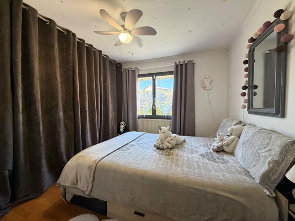 A vendre charmante VILLA de plain pied type 4 avec garage indépendant et terrain paysagé