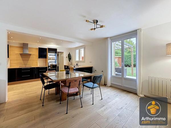 Vente                                                      Maison
                        
                     6 pièces                      124 m2                     à Mandres-les-Roses