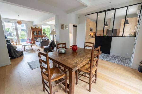 Maison joliment rénovée de 156 m² sur un terrain de 344 m²