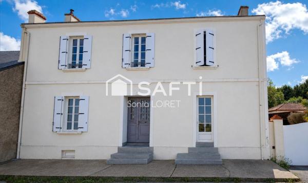 Maison de Maître en pierre en plein centre ville à Talmont-Saint-Hilaire