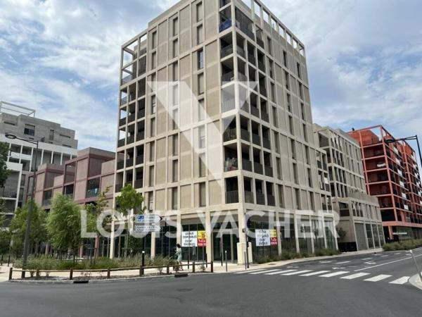 Murs commerciaux libres de 377 m² à vendre à Bordeaux