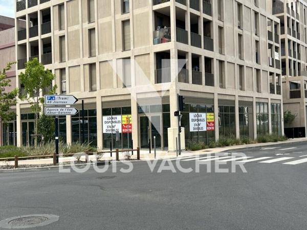 Murs commerciaux libres de 377 m² à vendre à Bordeaux
