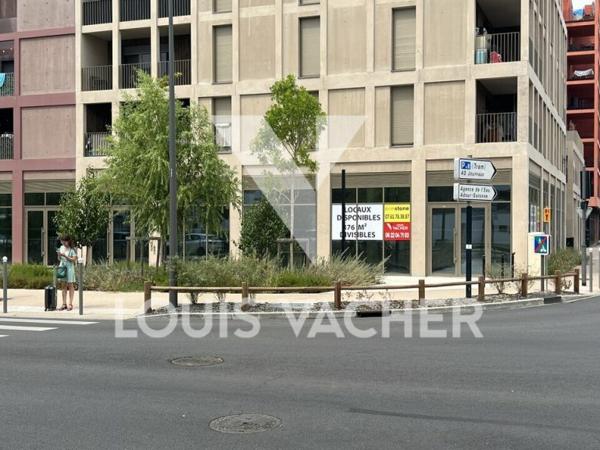 Murs commerciaux libres de 377 m² à vendre à Bordeaux