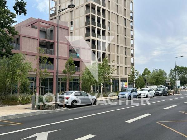 Murs commerciaux libres de 377 m² à vendre à Bordeaux