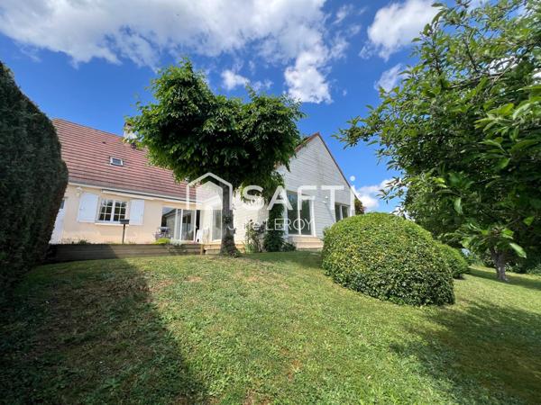 Grande demeure familiale, avec piscine couverte et grand terrain arboré - 72540 Loué