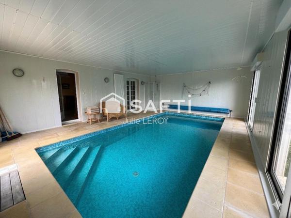 Grande demeure familiale, avec piscine couverte et grand terrain arboré - 72540 Loué