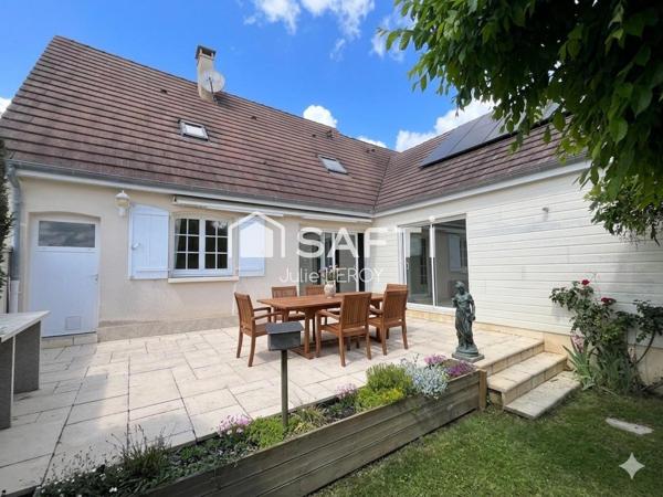 Grande demeure familiale, avec piscine couverte et grand terrain arboré - 72540 Loué