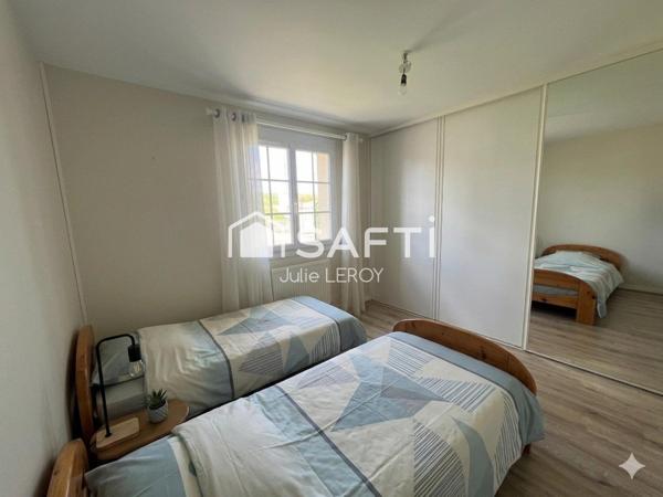 Grande demeure familiale, avec piscine couverte et grand terrain arboré - 72540 Loué
