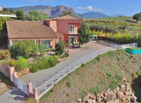 PROCHE AJACCIO Superbe villa avec piscine et vue mer Ajaccio (20000)