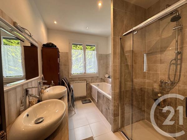 Maison à vendre  8 pièces - 200 m 2   CHATEAUROUX  - 36