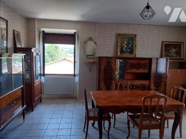 AURILLAC, à vendre, maison d'habitation comprenant, S/S : un grand garage, un atelier, une cave...